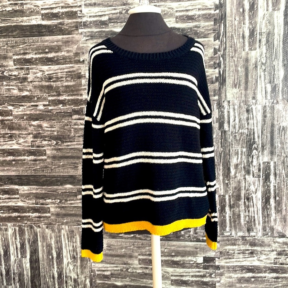 Arisan NY crew neck knit sweater women’s size large in EUC